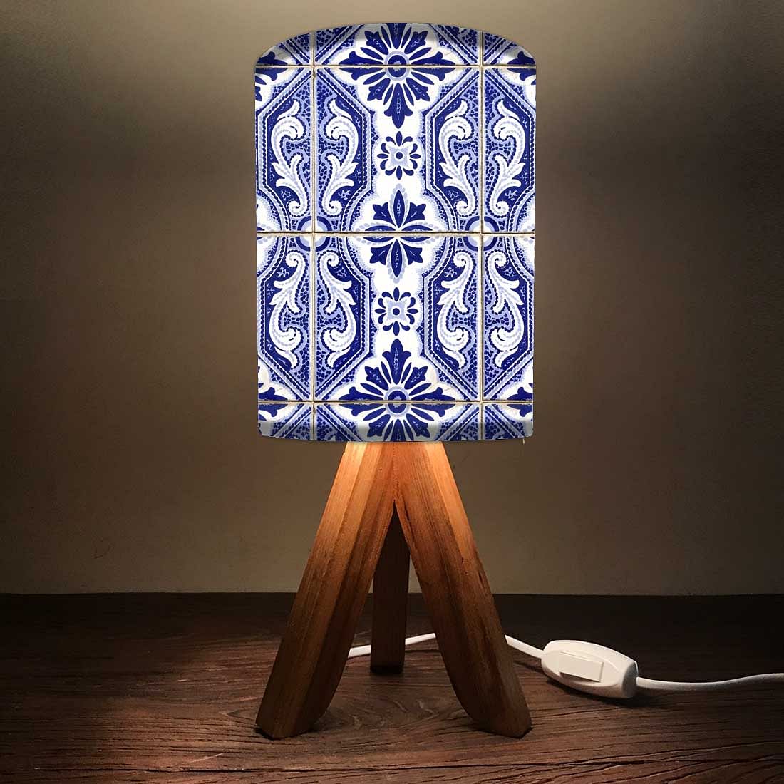 Wooden tripod hot sale table lamp